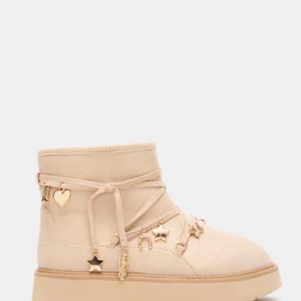 NWT Steve Madden Kids/Girls J-Sigma Cream Winter Boots with Gold Charms - Size 3